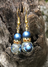 Load image into Gallery viewer, Tensha bead and Crystal Earrings
