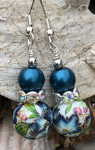 Load image into Gallery viewer, Tensha bead and Crystal Earrings