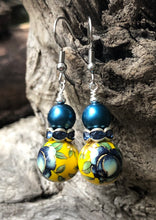 Load image into Gallery viewer, Tensha bead and Crystal Earrings