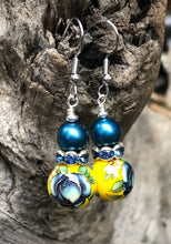 Load image into Gallery viewer, Tensha bead and Crystal Earrings
