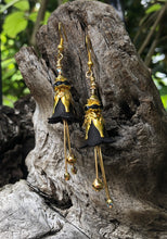 Load image into Gallery viewer, Tulip Style Earrings - Black Dangles