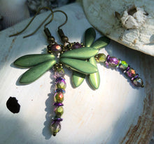 Load image into Gallery viewer, Dragonfly Beaded Earrings