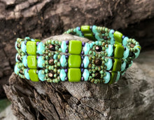 Load image into Gallery viewer, Beaded Bracelet - Olive and blue