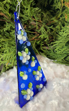 Load image into Gallery viewer, Holiday ornaments - Blue with White Daisies